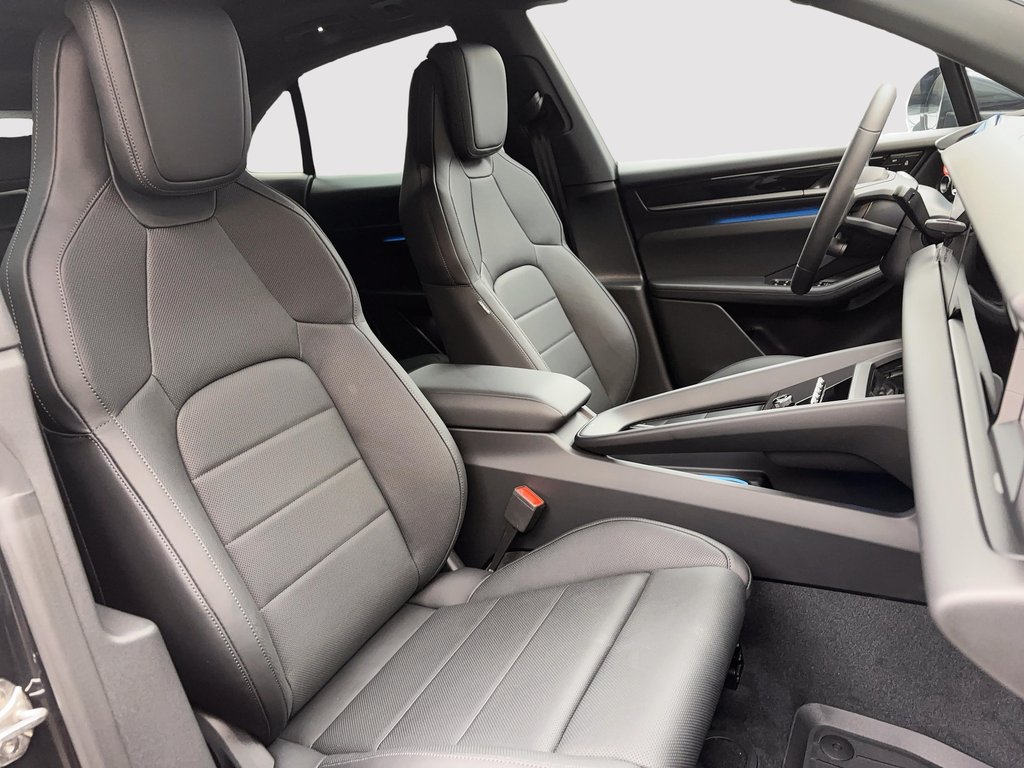 2025 Porsche Macan Electric Premium Package in Laval, Quebec - 26 - w1024h768px