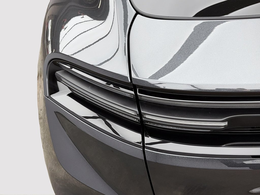 2025 Porsche Macan Electric Premium Package in Laval, Quebec - 12 - w1024h768px