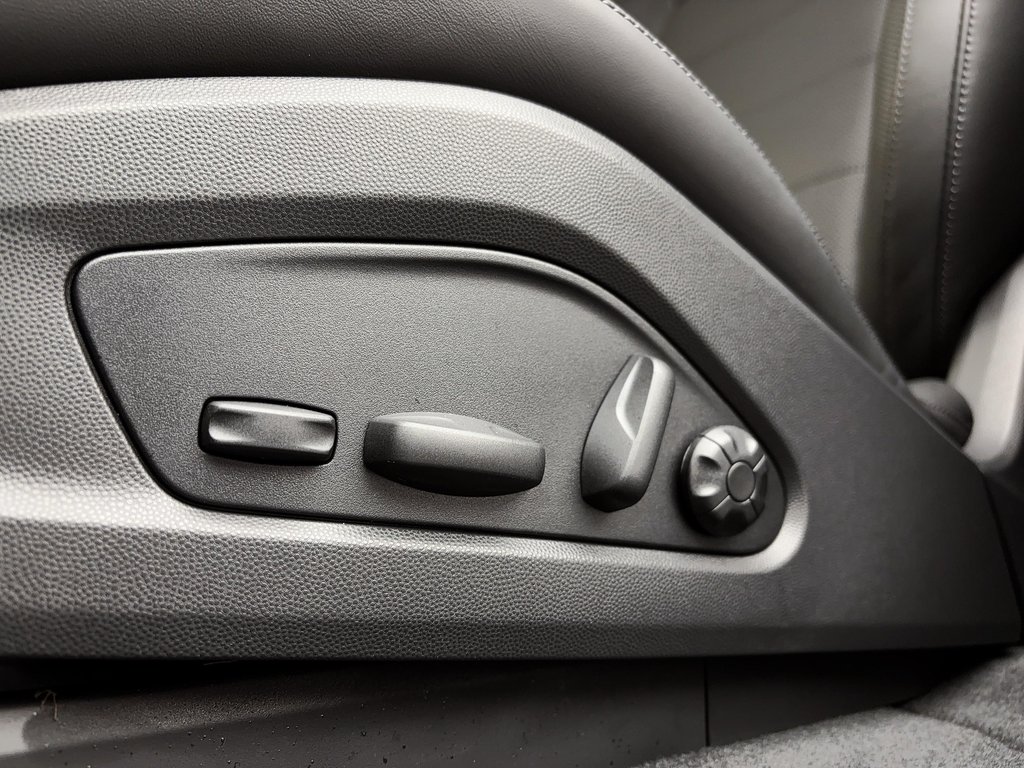 2025 Porsche Macan Electric Premium Package in Laval, Quebec - 27 - w1024h768px