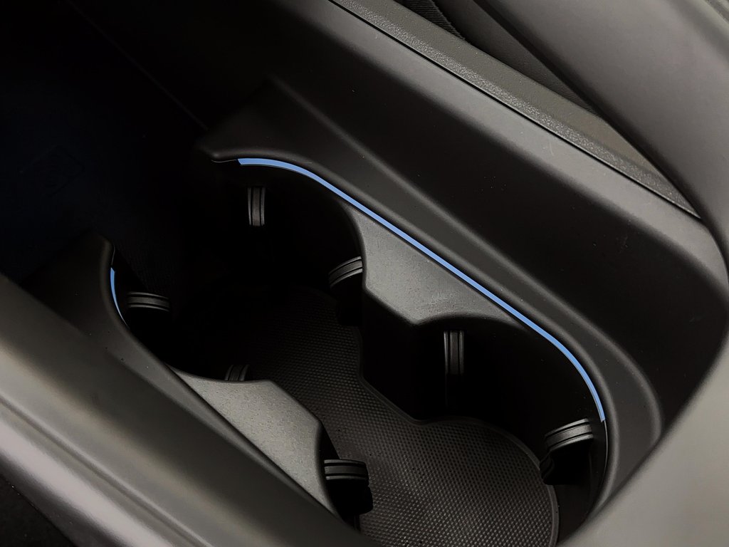 2025 Porsche Macan Electric Premium Package in Laval, Quebec - 23 - w1024h768px