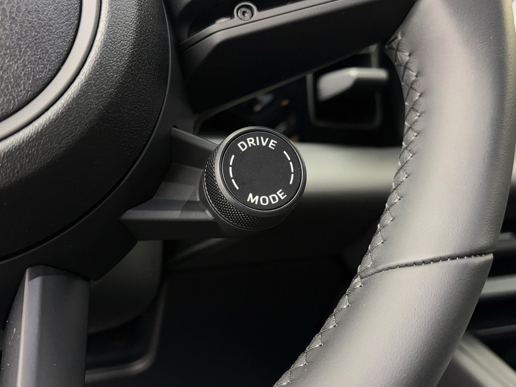 2025 Porsche Macan Electric Premium Package in Laval, Quebec - 18 - w1024h768px