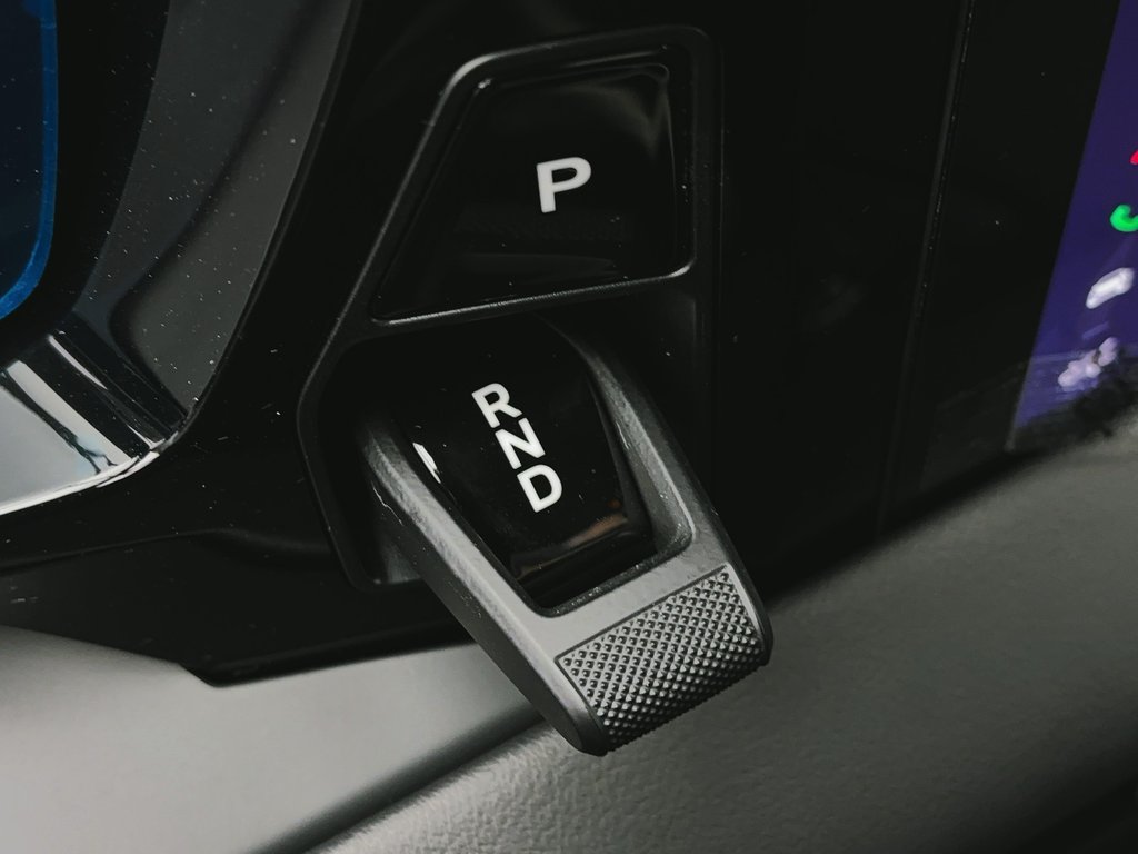 2025 Porsche Macan Electric Premium Package in Laval, Quebec - 21 - w1024h768px