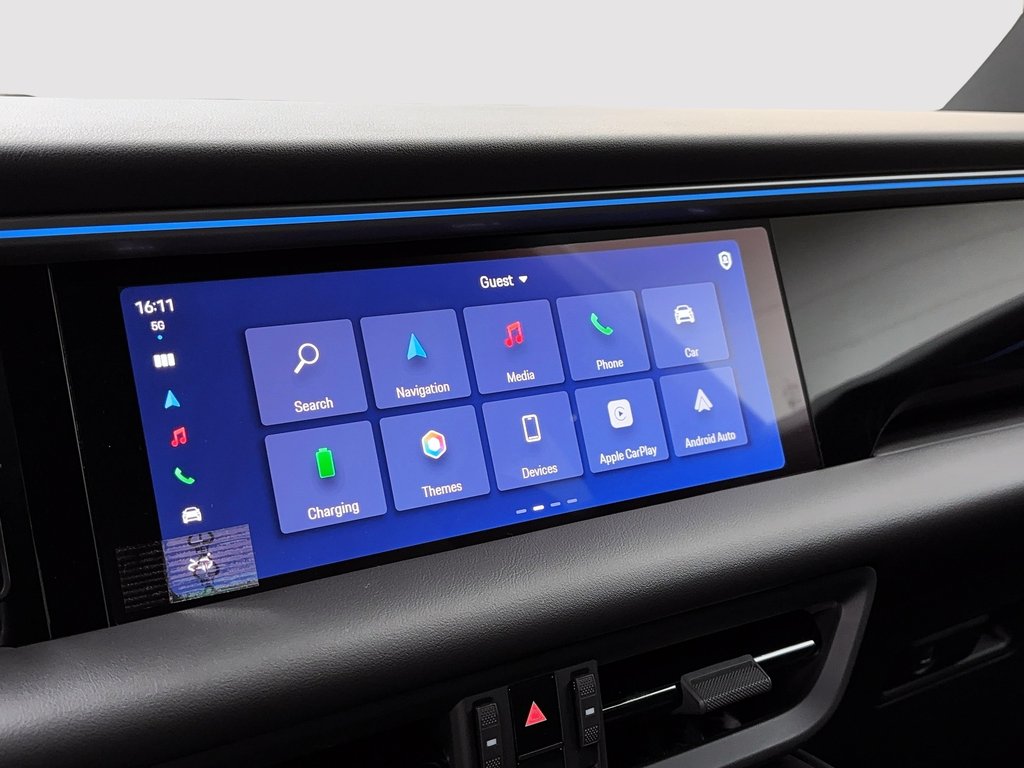 2025 Porsche Macan Electric Premium Package in Laval, Quebec - 24 - w1024h768px