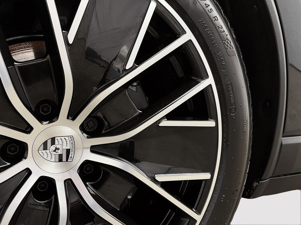 2025 Porsche Macan Electric Premium Package in Laval, Quebec - 14 - w1024h768px
