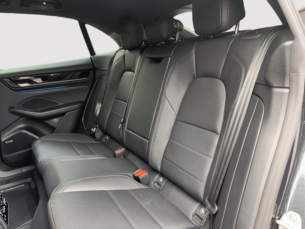 2025 Porsche Macan Electric Premium Package in Laval, Quebec - 28 - w1024h768px