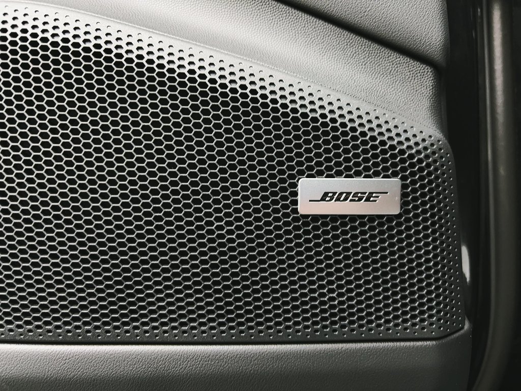 2025 Porsche Macan Electric Premium Package in Laval, Quebec - 32 - w1024h768px