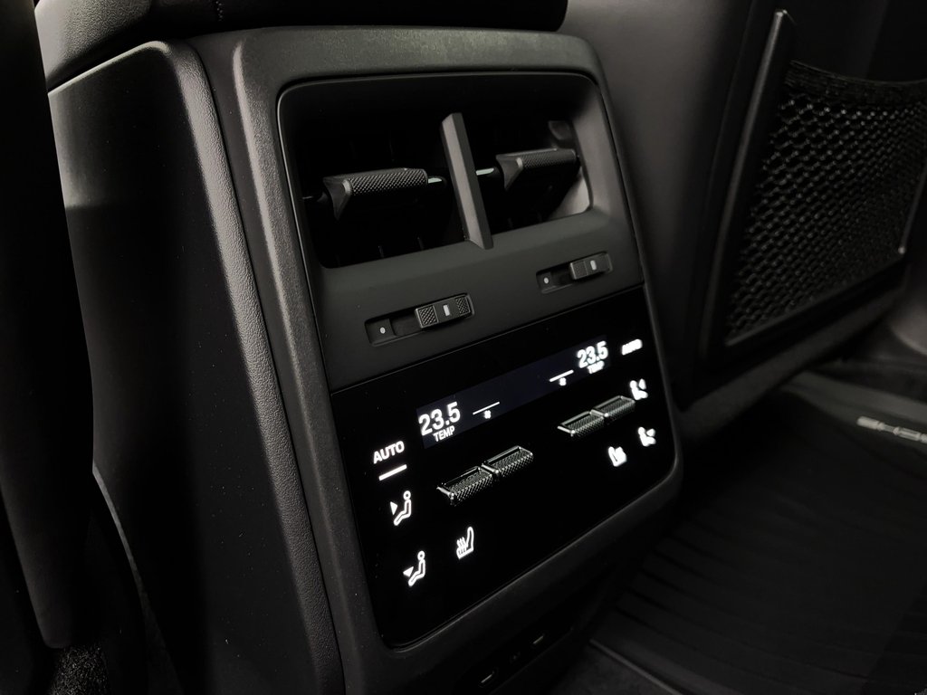 2025 Porsche Macan Electric Premium Package in Laval, Quebec - 29 - w1024h768px