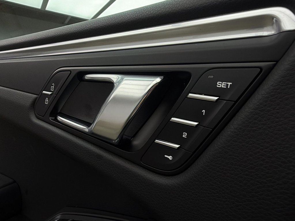 Porsche Macan  2025 à Laval, Québec - 30 - w1024h768px