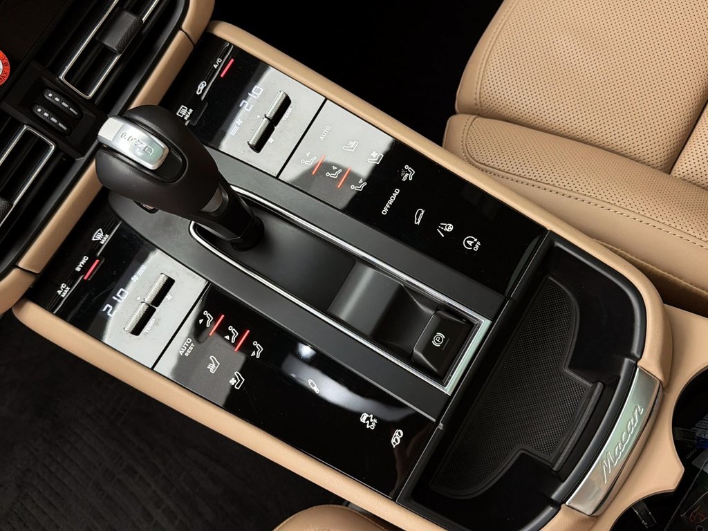 2025 Porsche Macan in Laval, Quebec - 22 - w1024h768px