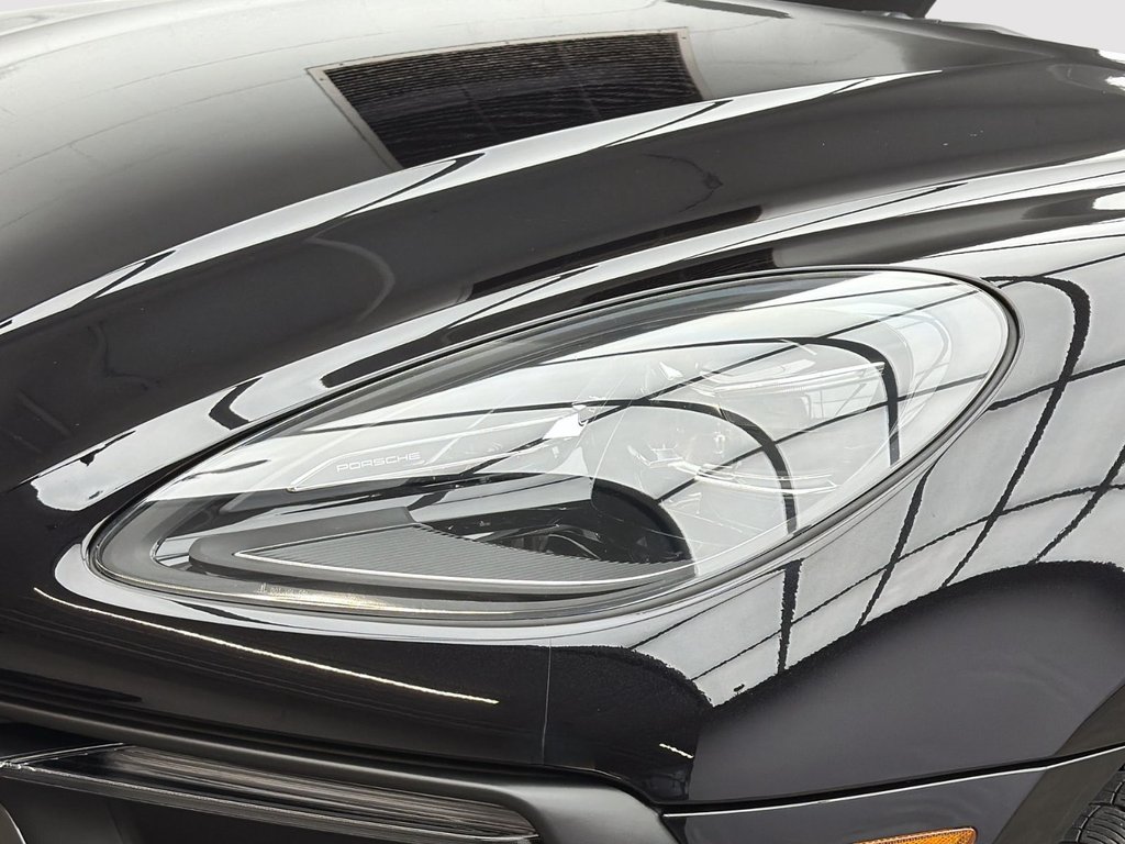 2025 Porsche Macan in Laval, Quebec - 9 - w1024h768px