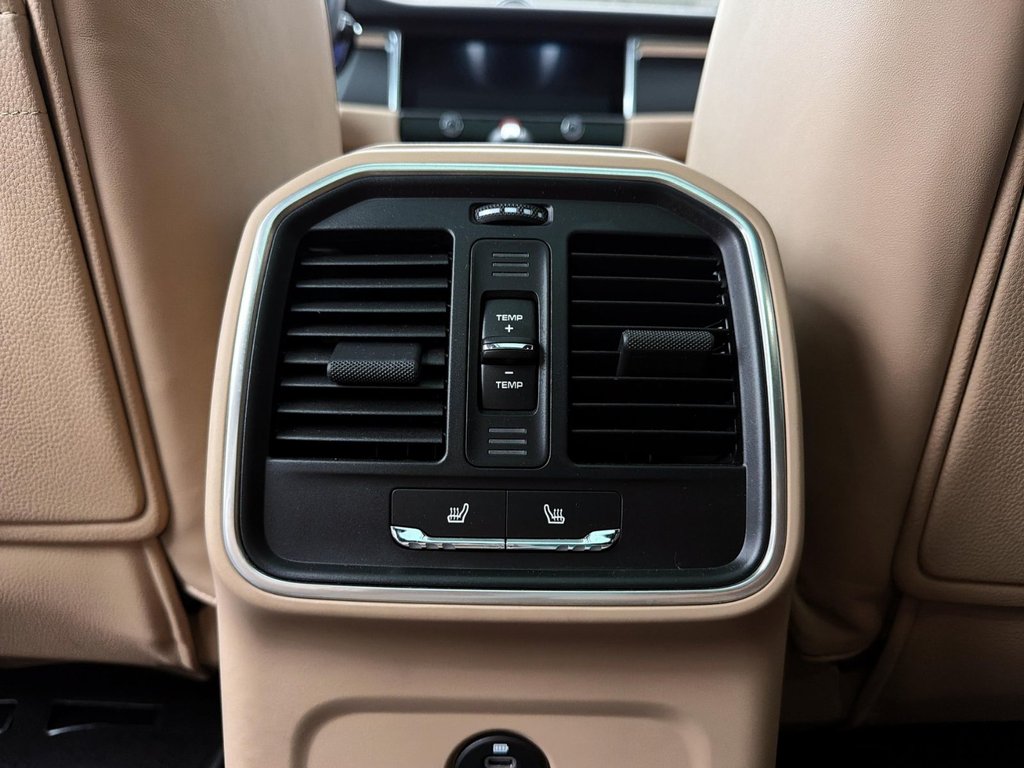 2025 Porsche Macan in Laval, Quebec - 30 - w1024h768px