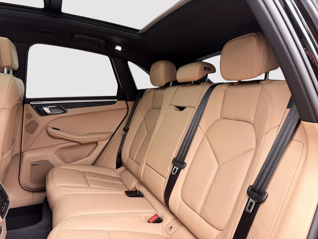 2025 Porsche Macan in Laval, Quebec - 29 - w1024h768px