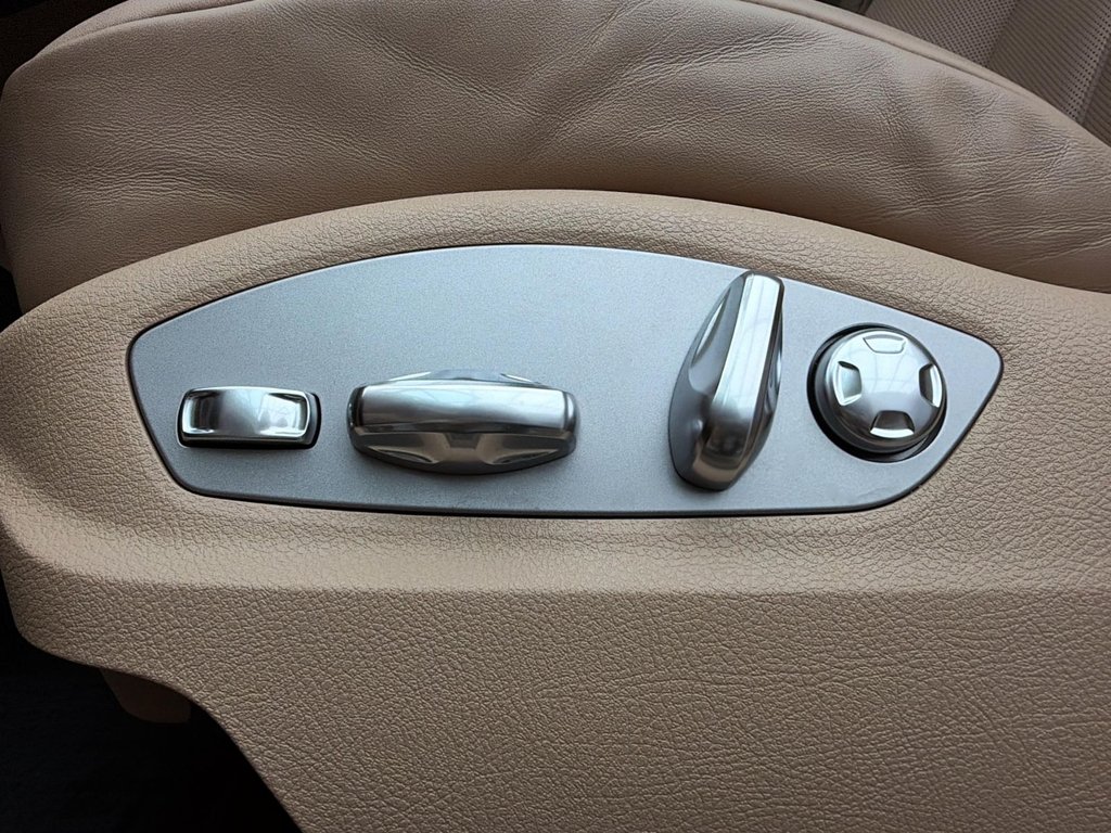 2025 Porsche Macan in Laval, Quebec - 28 - w1024h768px