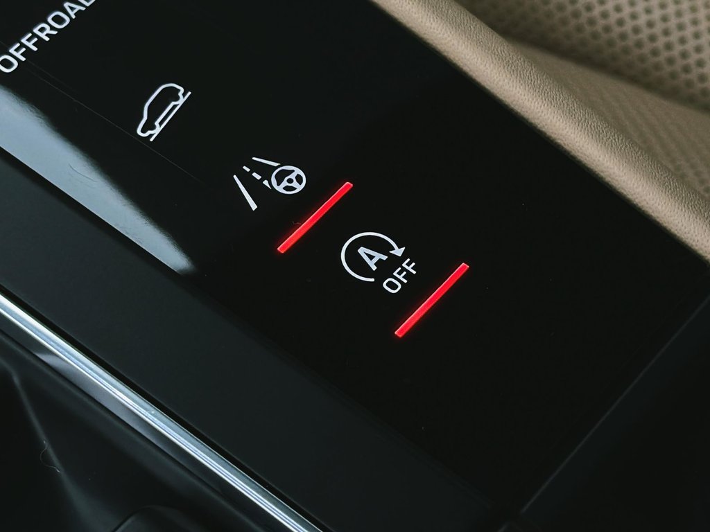 2025 Porsche Macan in Laval, Quebec - 24 - w1024h768px