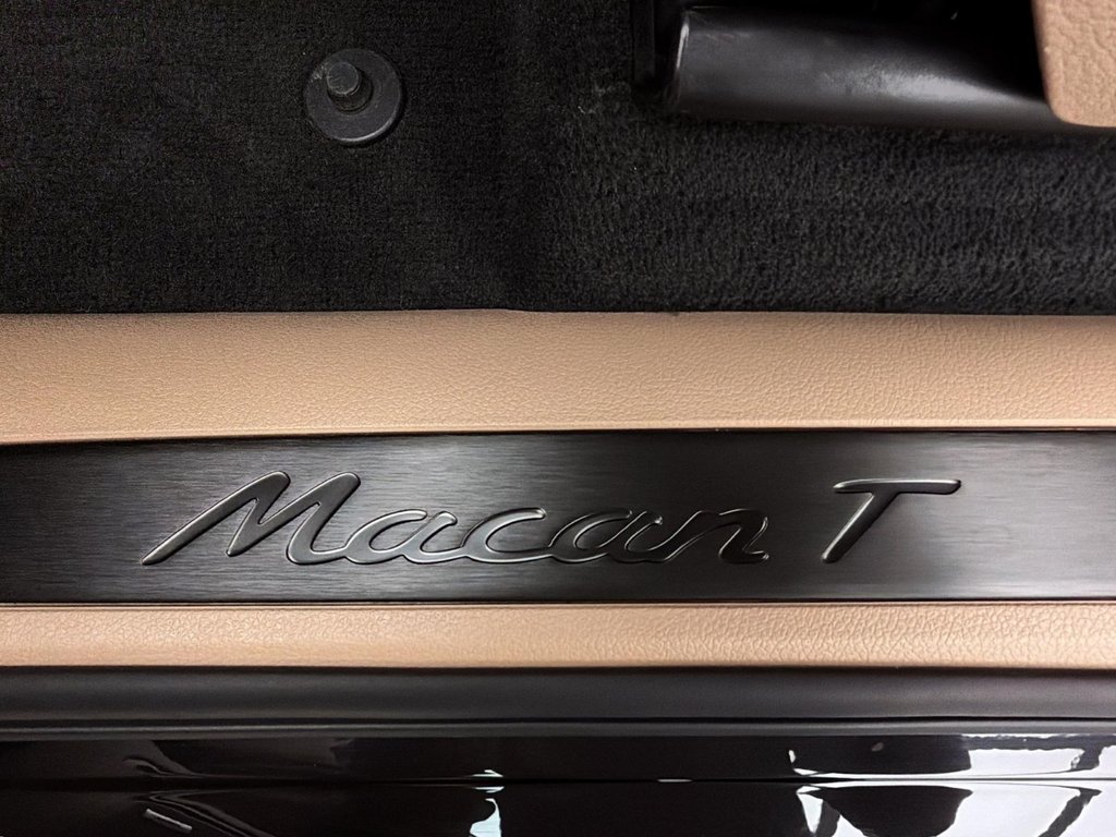 2025 Porsche Macan in Laval, Quebec - 35 - w1024h768px