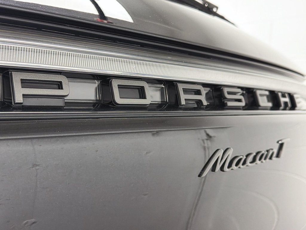 2025 Porsche Macan in Laval, Quebec - 7 - w1024h768px