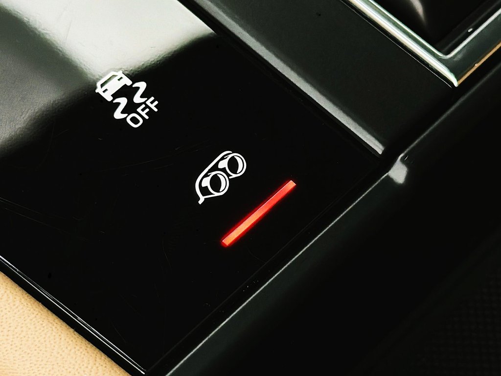 2025 Porsche Macan in Laval, Quebec - 23 - w1024h768px
