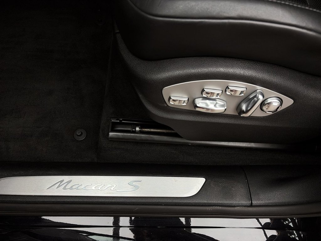 2025 Porsche Macan S in Laval, Quebec - 30 - w1024h768px