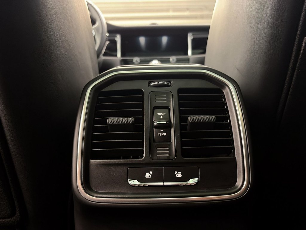 2025 Porsche Macan S in Laval, Quebec - 25 - w1024h768px