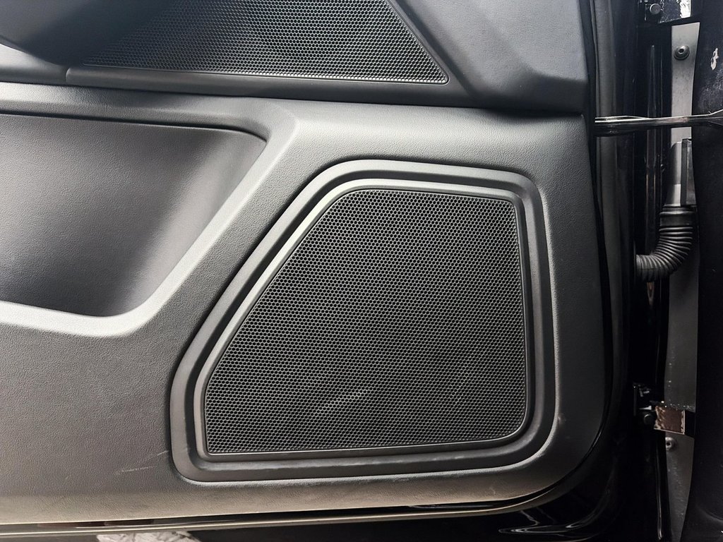 2025 Porsche Macan S in Laval, Quebec - 31 - w1024h768px