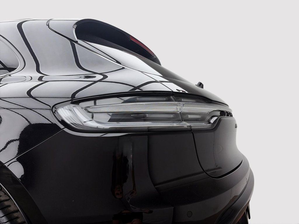 2025 Porsche Macan S in Laval, Quebec - 14 - w1024h768px