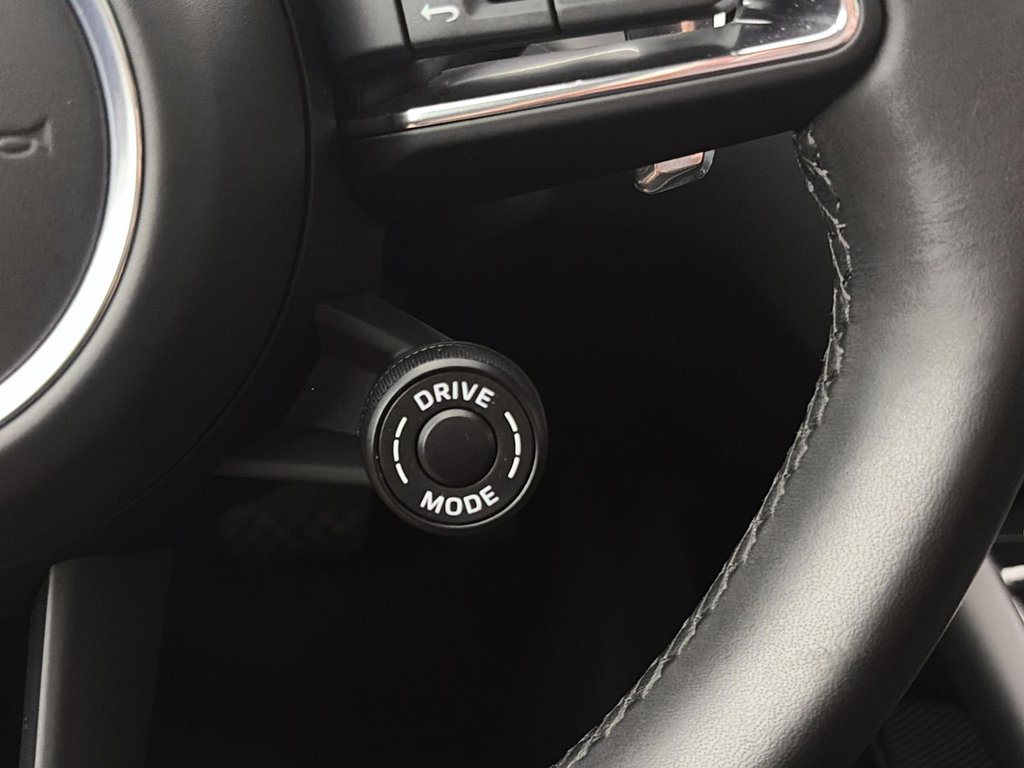 2025 Porsche Macan S in Laval, Quebec - 16 - w1024h768px