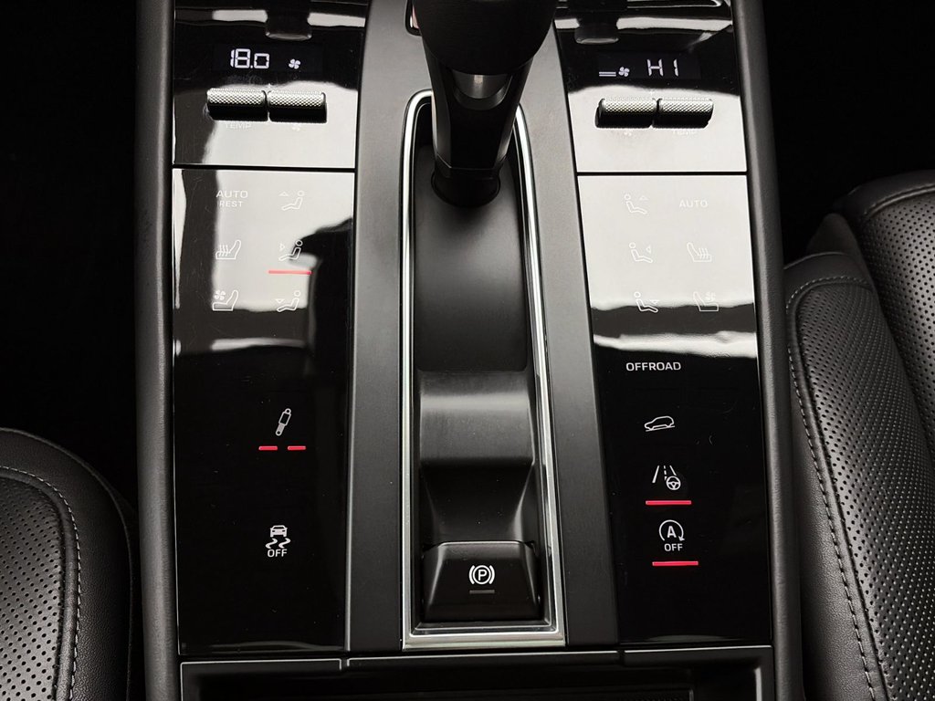 2025 Porsche Macan S in Laval, Quebec - 22 - w1024h768px