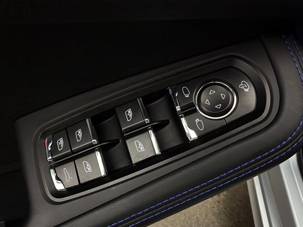 Porsche Macan  2025 à Laval, Québec - 30 - w1024h768px