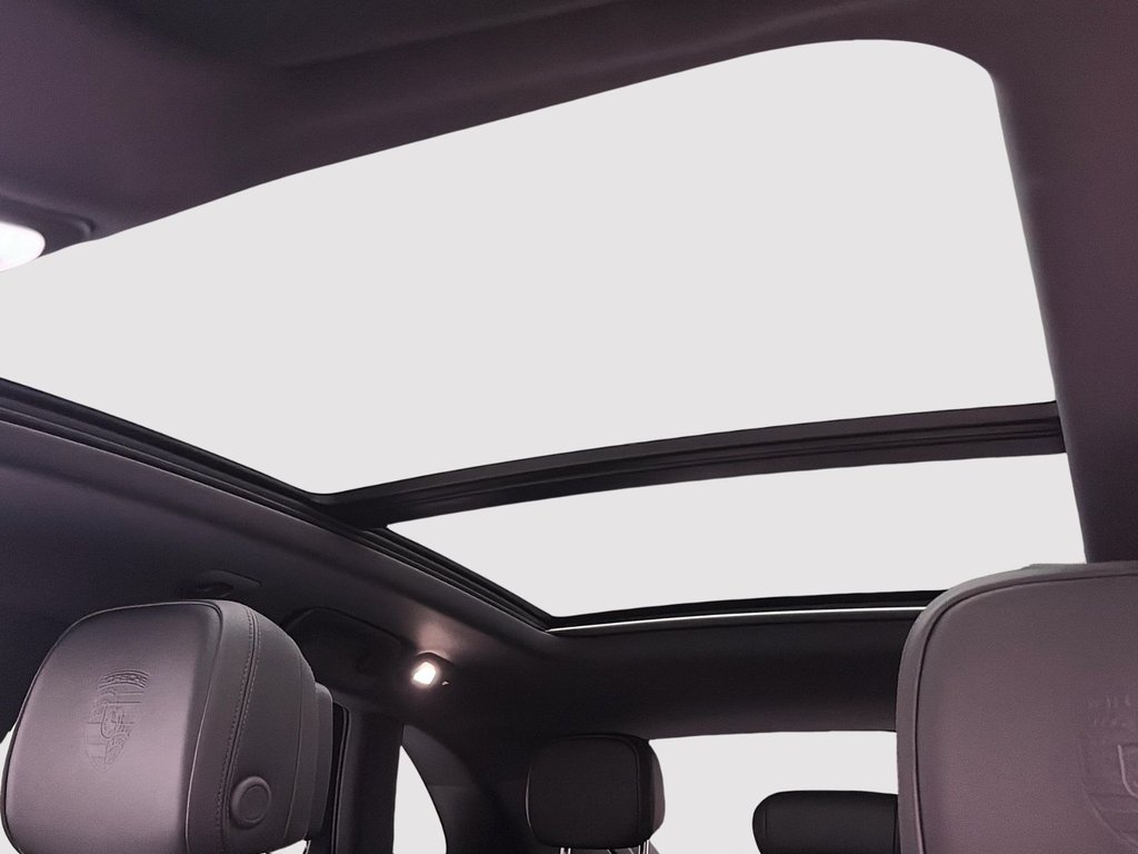 2025 Porsche Macan in Laval, Quebec - 25 - w1024h768px