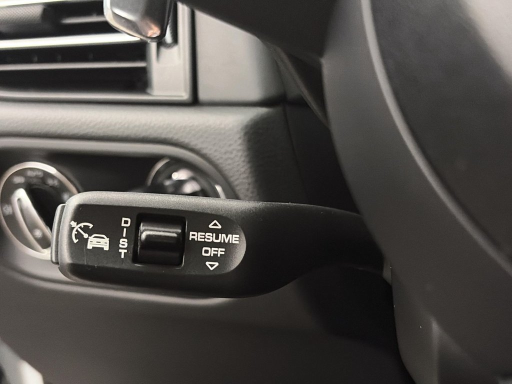 2025 Porsche Macan in Laval, Quebec - 17 - w1024h768px