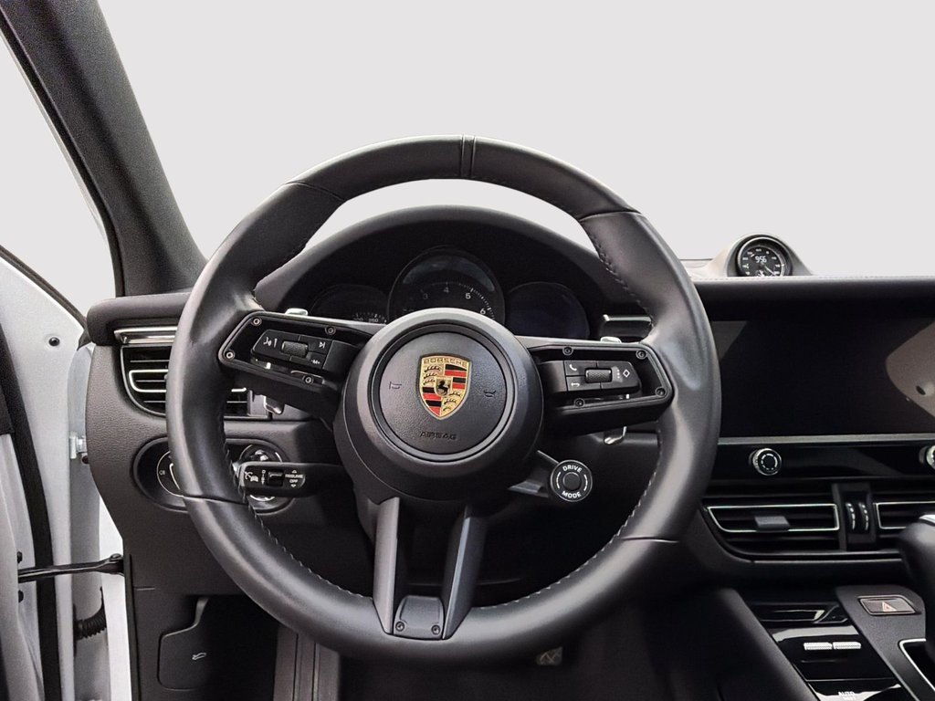 2025 Porsche Macan in Laval, Quebec - 15 - w1024h768px