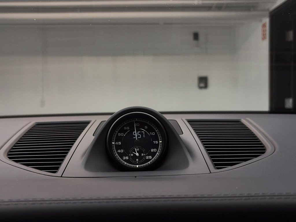 2025 Porsche Macan in Laval, Quebec - 19 - w1024h768px