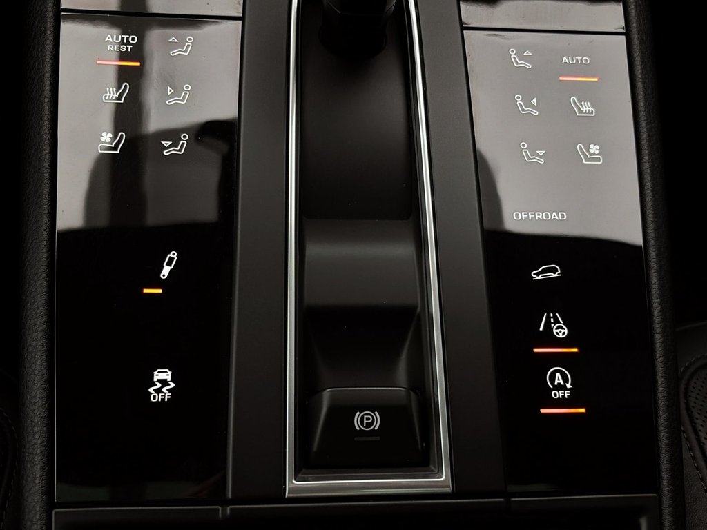2025 Porsche Macan in Laval, Quebec - 22 - w1024h768px