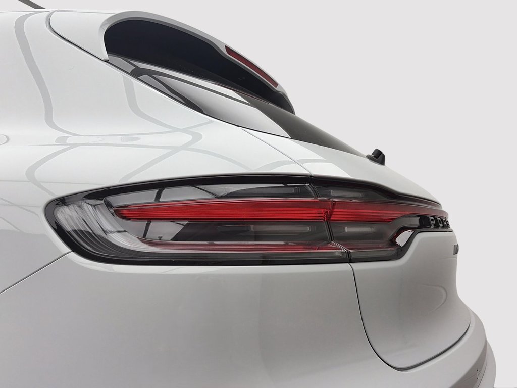 2025 Porsche Macan in Laval, Quebec - 14 - w1024h768px