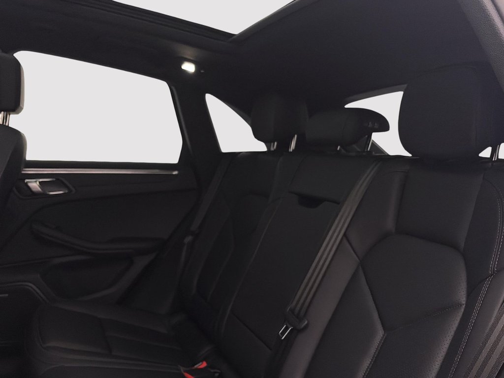 2025 Porsche Macan in Laval, Quebec - 23 - w1024h768px