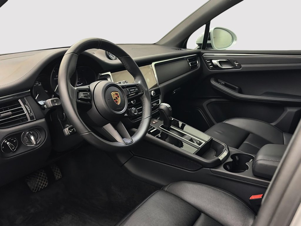 2025 Porsche Macan in Laval, Quebec - 24 - w1024h768px