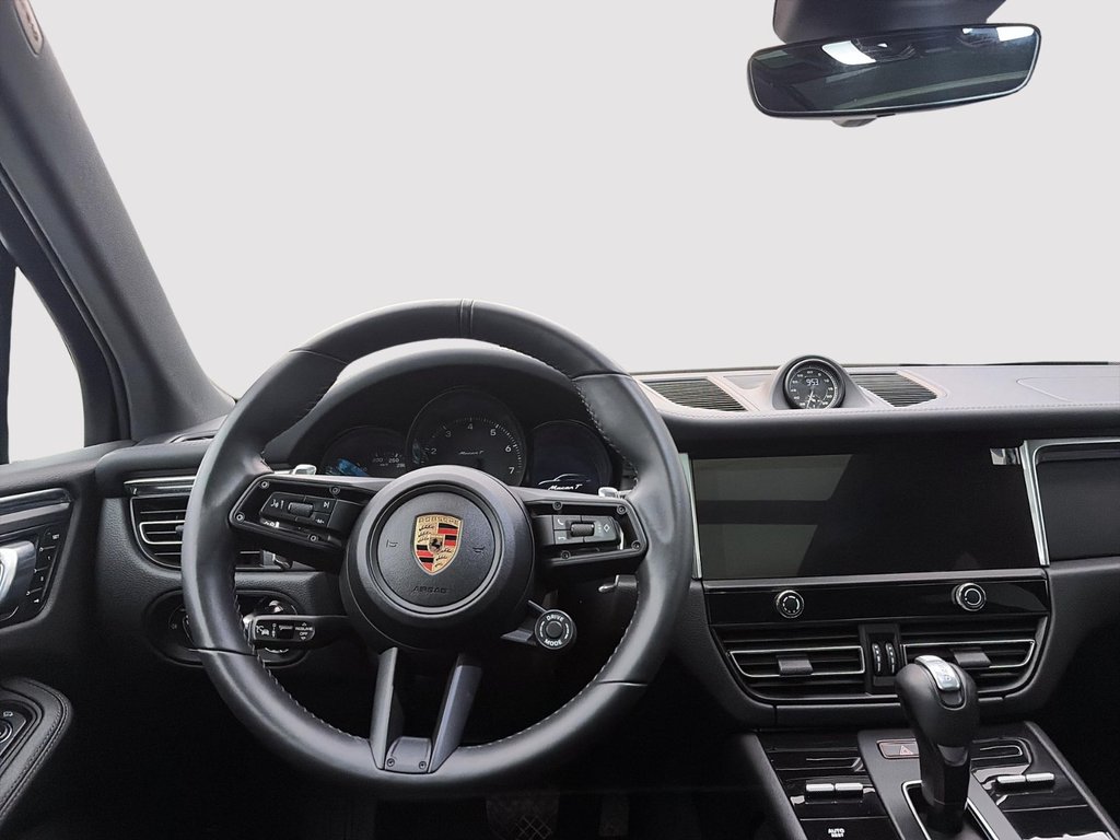 2025 Porsche Macan in Laval, Quebec - 4 - w1024h768px