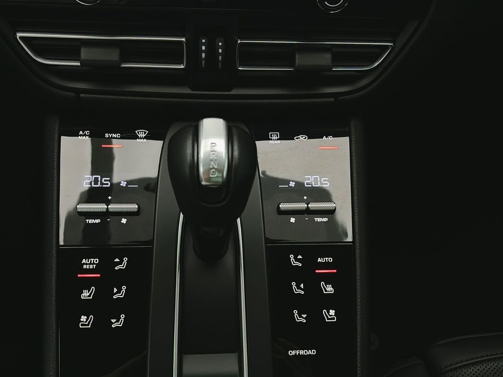 2025 Porsche Macan in Laval, Quebec - 20 - w1024h768px