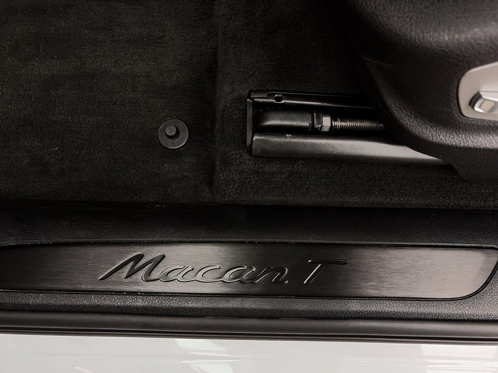 2025 Porsche Macan in Laval, Quebec - 30 - w1024h768px