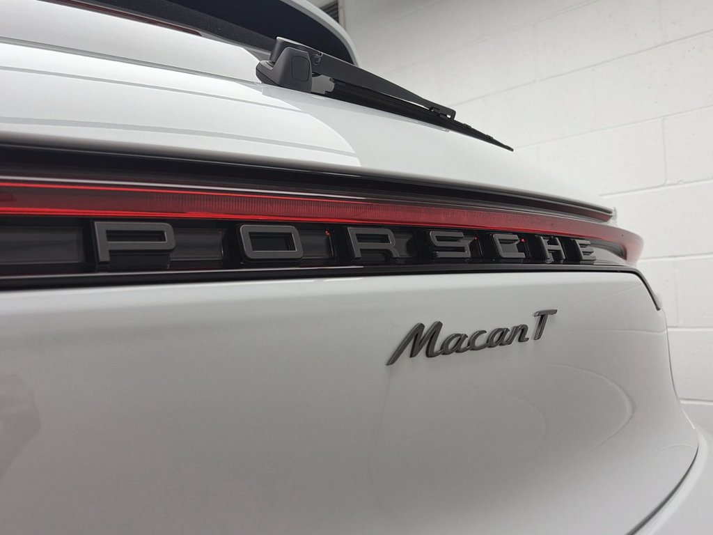 2025 Porsche Macan in Laval, Quebec - 11 - w1024h768px