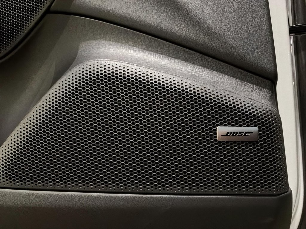 Porsche Macan Electric Turbo 2025 à Laval, Québec - 30 - w1024h768px