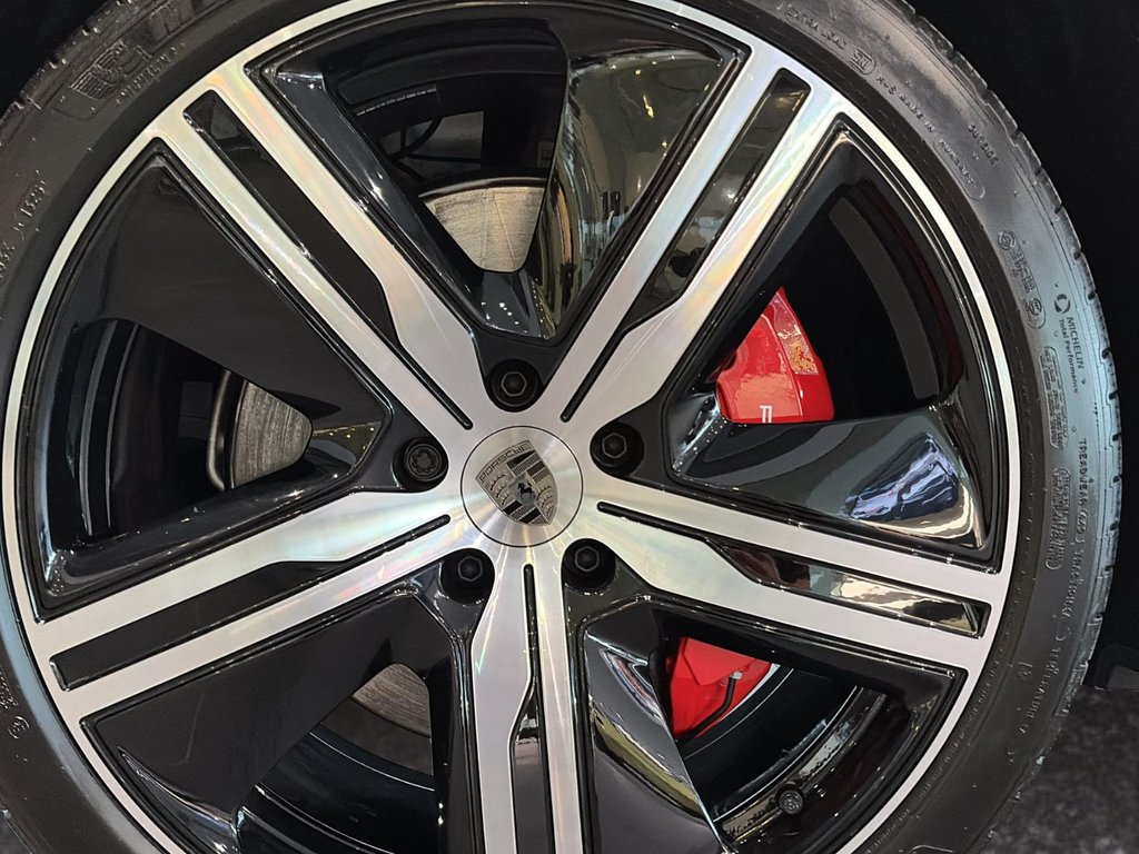 Porsche Macan Electric Turbo 2025 à Laval, Québec - 12 - w1024h768px