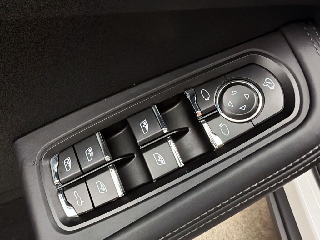 Porsche Macan  2025 à Laval, Québec - 29 - w1024h768px