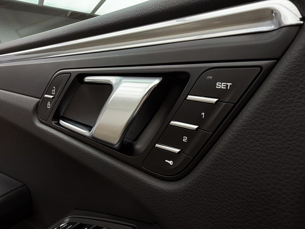 Porsche Macan  2025 à Laval, Québec - 28 - w1024h768px