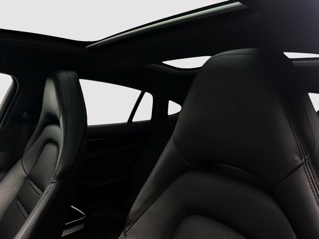 2018 Porsche Panamera 4 in Laval, Quebec - 19 - w1024h768px