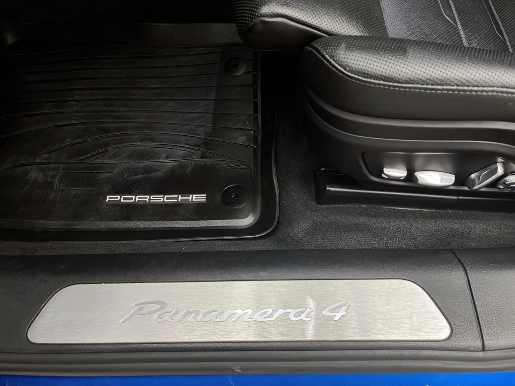 2018 Porsche Panamera 4 in Laval, Quebec - 33 - w1024h768px
