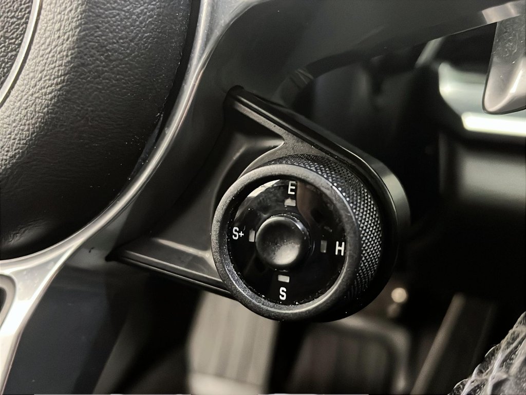 2018 Porsche Panamera 4 in Laval, Quebec - 16 - w1024h768px