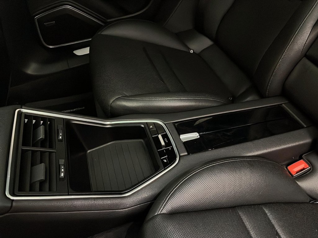 2018 Porsche Panamera 4 in Laval, Quebec - 26 - w1024h768px