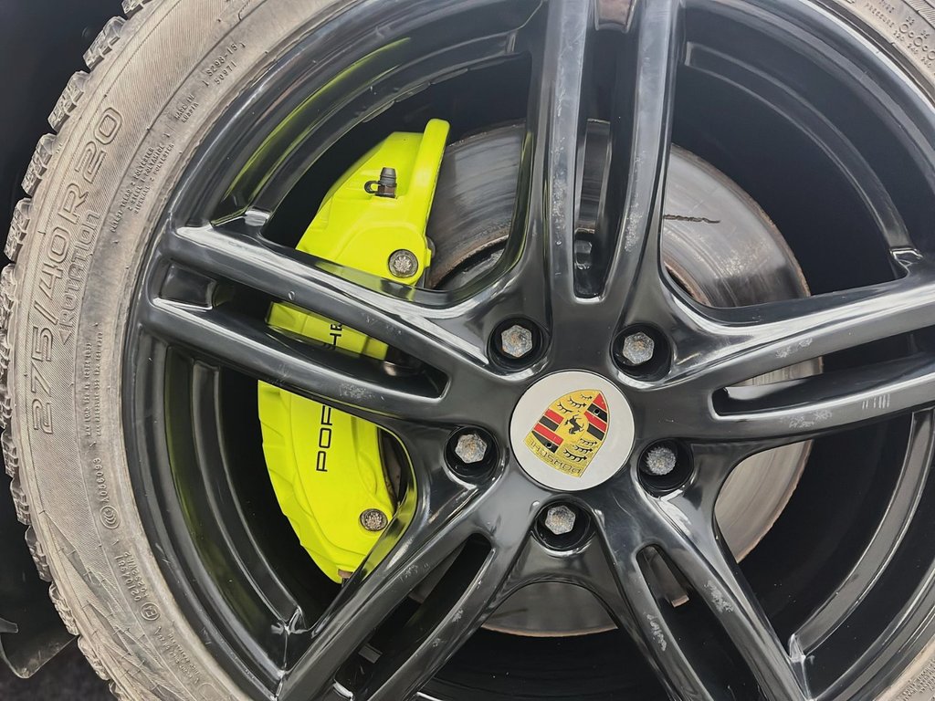 2018 Porsche Panamera 4 in Laval, Quebec - 11 - w1024h768px
