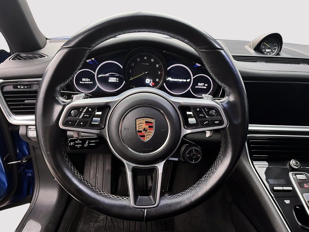 2018 Porsche Panamera 4 in Laval, Quebec - 15 - w1024h768px
